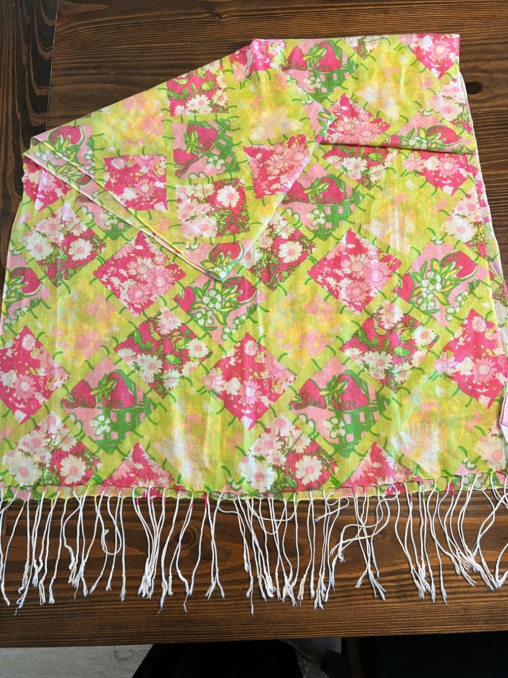 Lilly Pulitzer Murfee Sunshine Hibiscus Strawberries, daisies and flowers